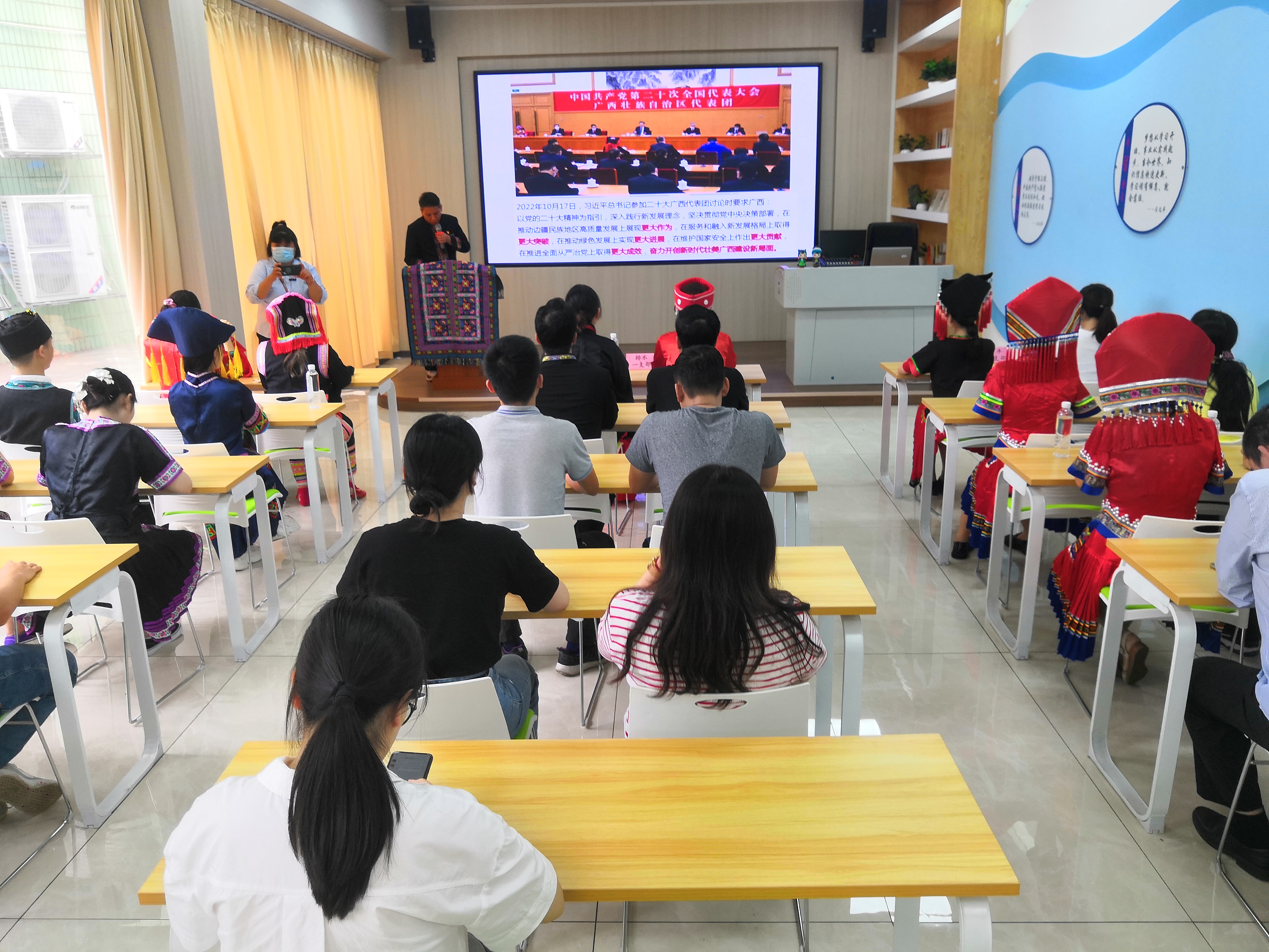 滾鐵環(huán)、拋繡球、同唱民族團結歌……市排水公司第一黨支部同慶“三月三”主題黨日活動(dòng)精彩紛呈