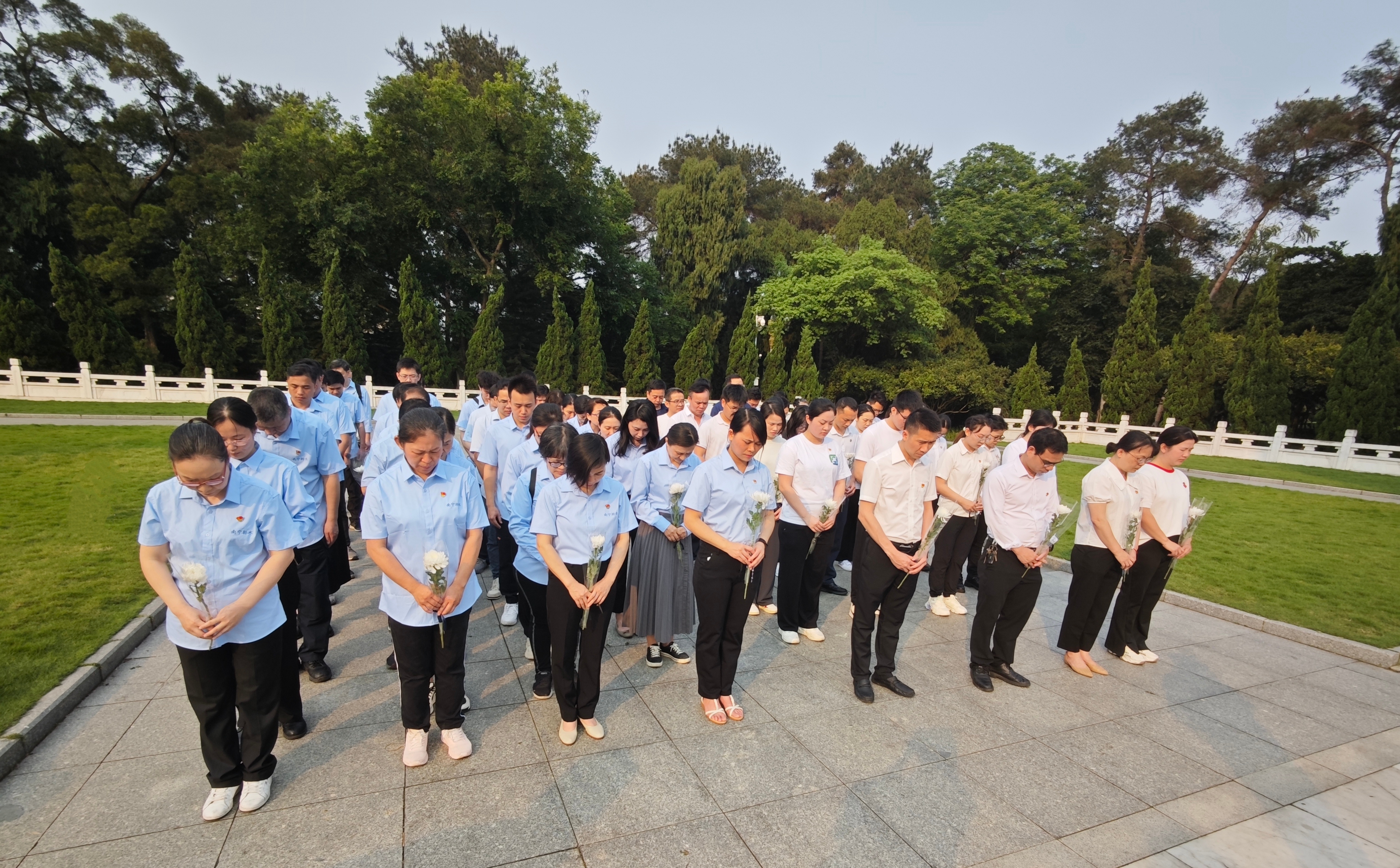 市排水公司黨總支、南寧建康環(huán)保公司黨支部 聯(lián)合開(kāi)展“學(xué)黨史憶英烈 祭忠魂守初心” 主題黨日活動(dòng)